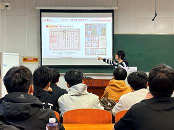 一群人正在听演讲AI 生成的内容可能不正确。